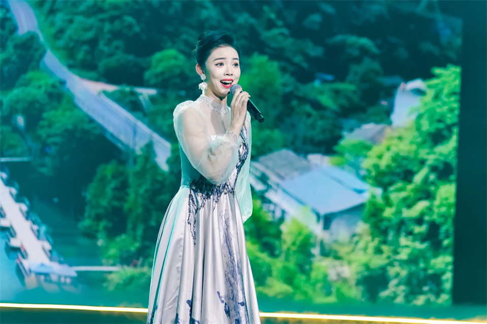 创新引领价值 梦想成就将来——庆祝bti体育智能成立25周年赞美大会暨文艺晚会隆沉进行