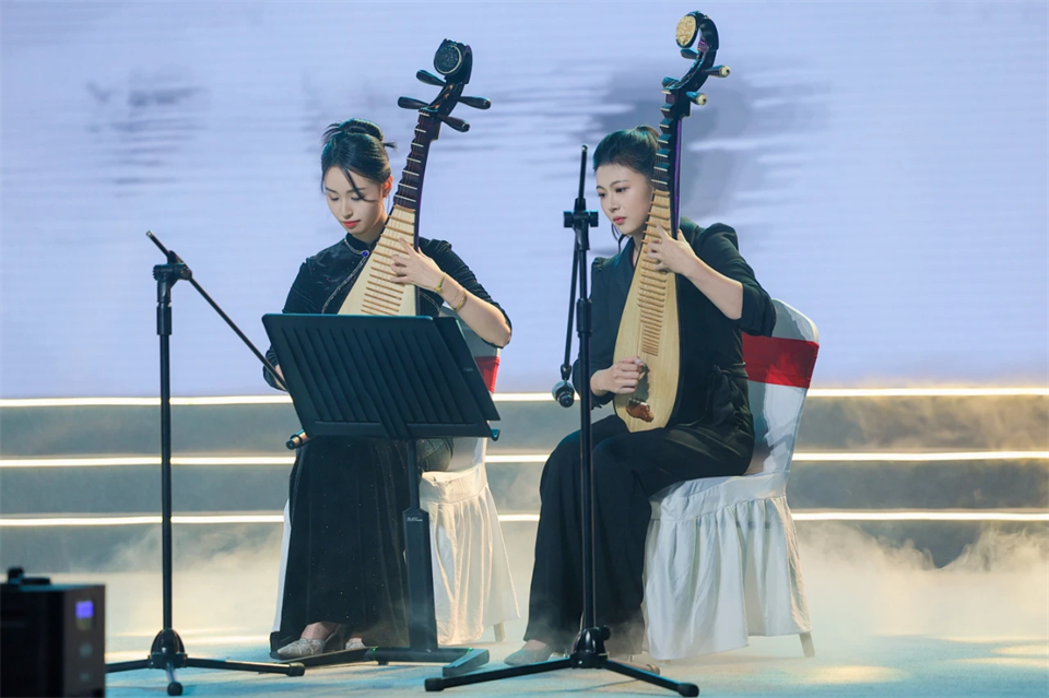 创新引领价值 梦想成就将来——庆祝bti体育智能成立25周年赞美大会暨文艺晚会隆沉进行