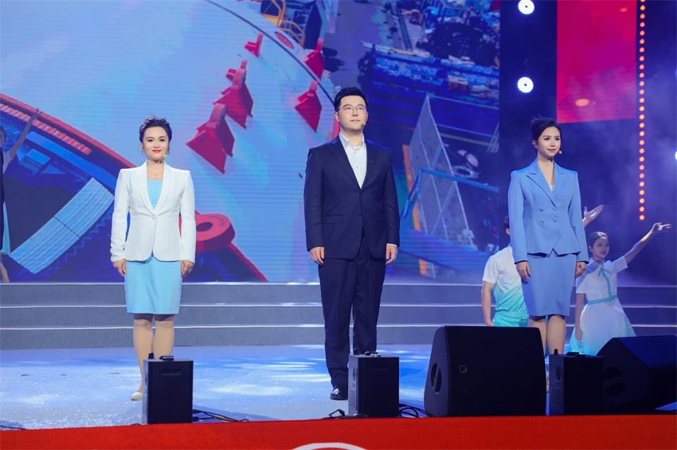 创新引领价值 梦想成就将来——庆祝bti体育智能成立25周年赞美大会暨文艺晚会隆沉进行