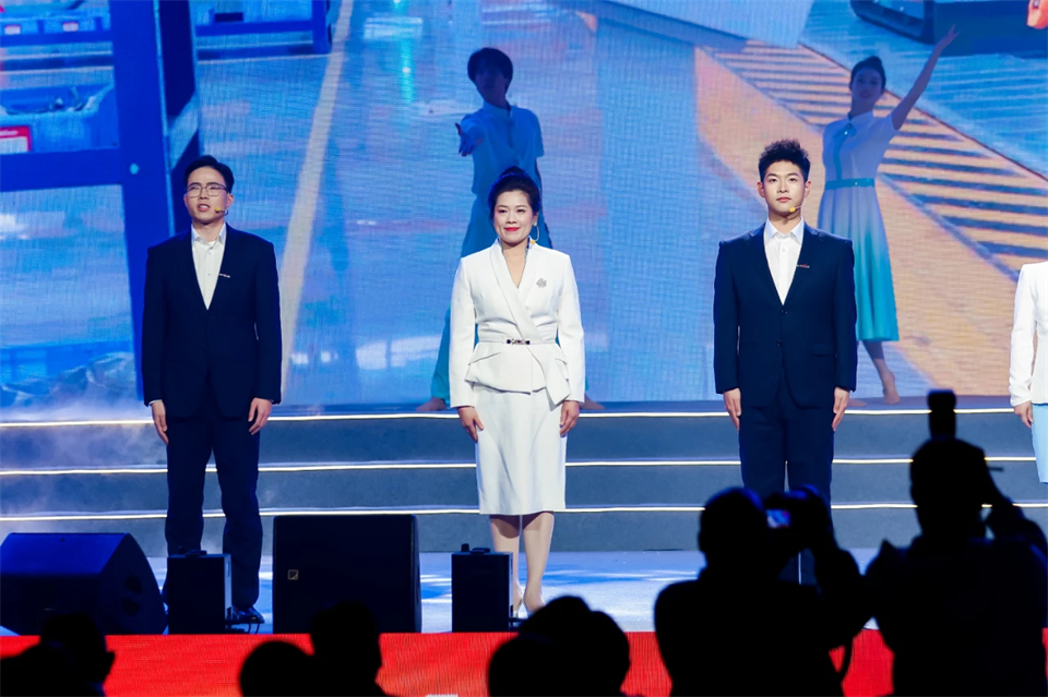 创新引领价值 梦想成就将来——庆祝bti体育智能成立25周年赞美大会暨文艺晚会隆沉进行