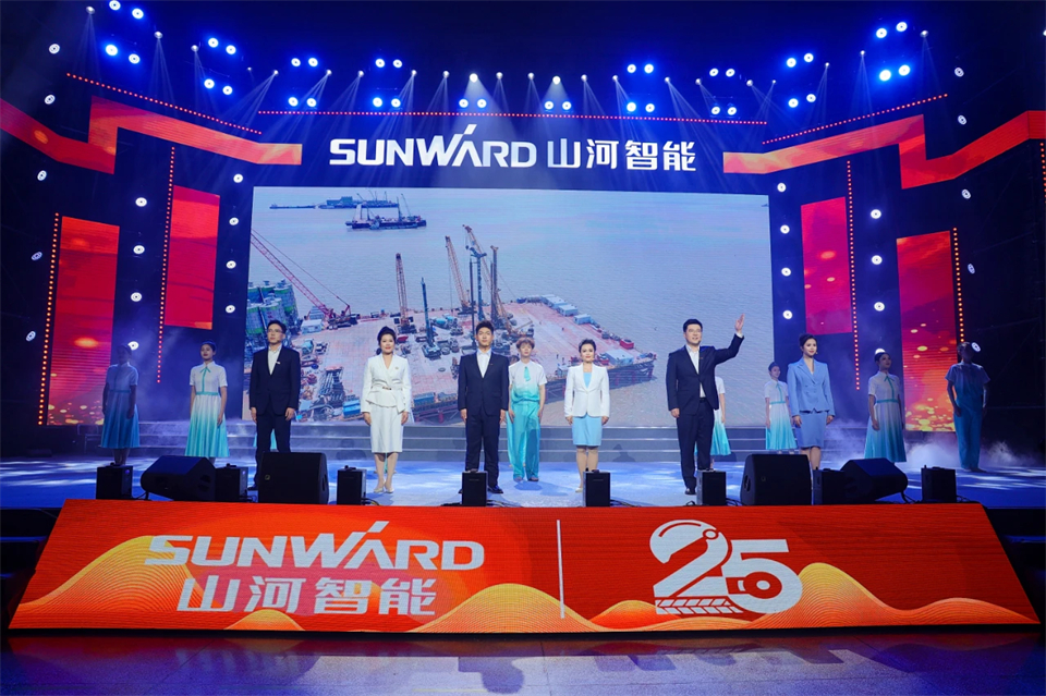 创新引领价值 梦想成就将来——庆祝bti体育智能成立25周年赞美大会暨文艺晚会隆沉进行