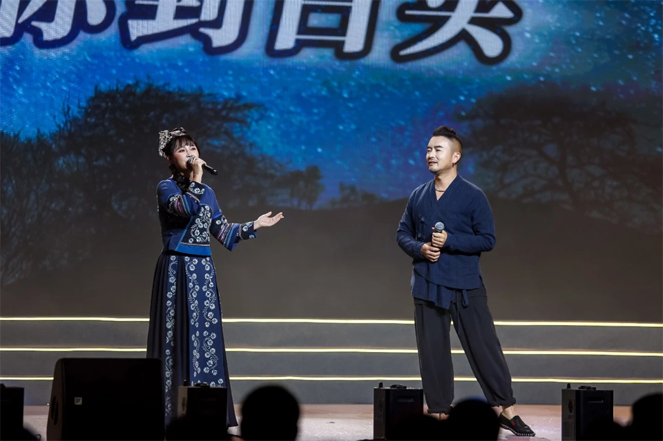 创新引领价值 梦想成就将来——庆祝bti体育智能成立25周年赞美大会暨文艺晚会隆沉进行