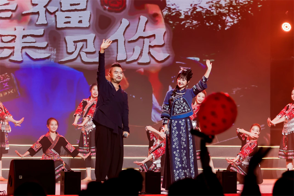 创新引领价值 梦想成就将来——庆祝bti体育智能成立25周年赞美大会暨文艺晚会隆沉进行