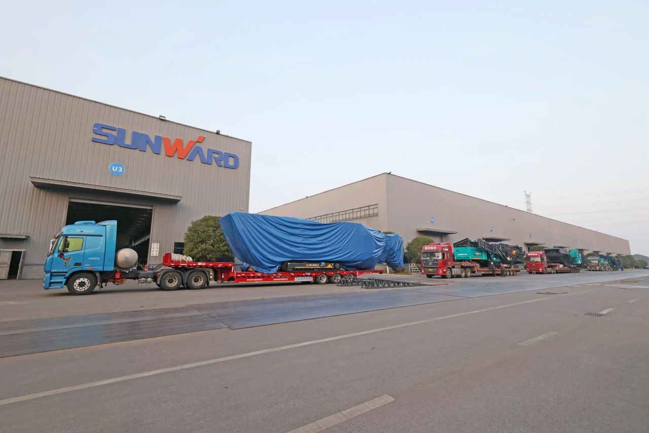 bti体育普石勒柴电一体移动破碎筛分设备热销海表