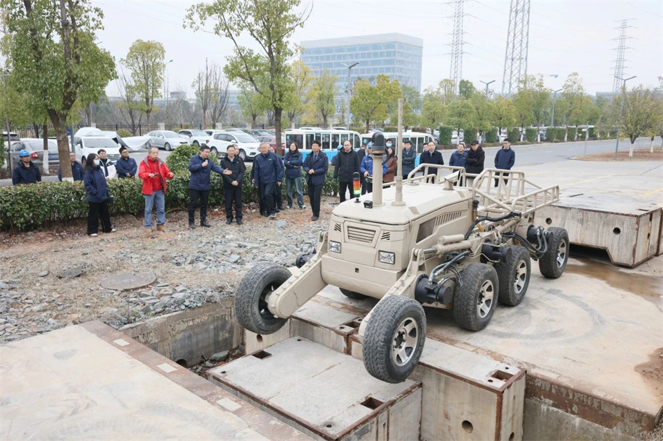 bti体育特装“复杂环境智能化应急接济设备关键技术及利用”项目顺利通过成就评价