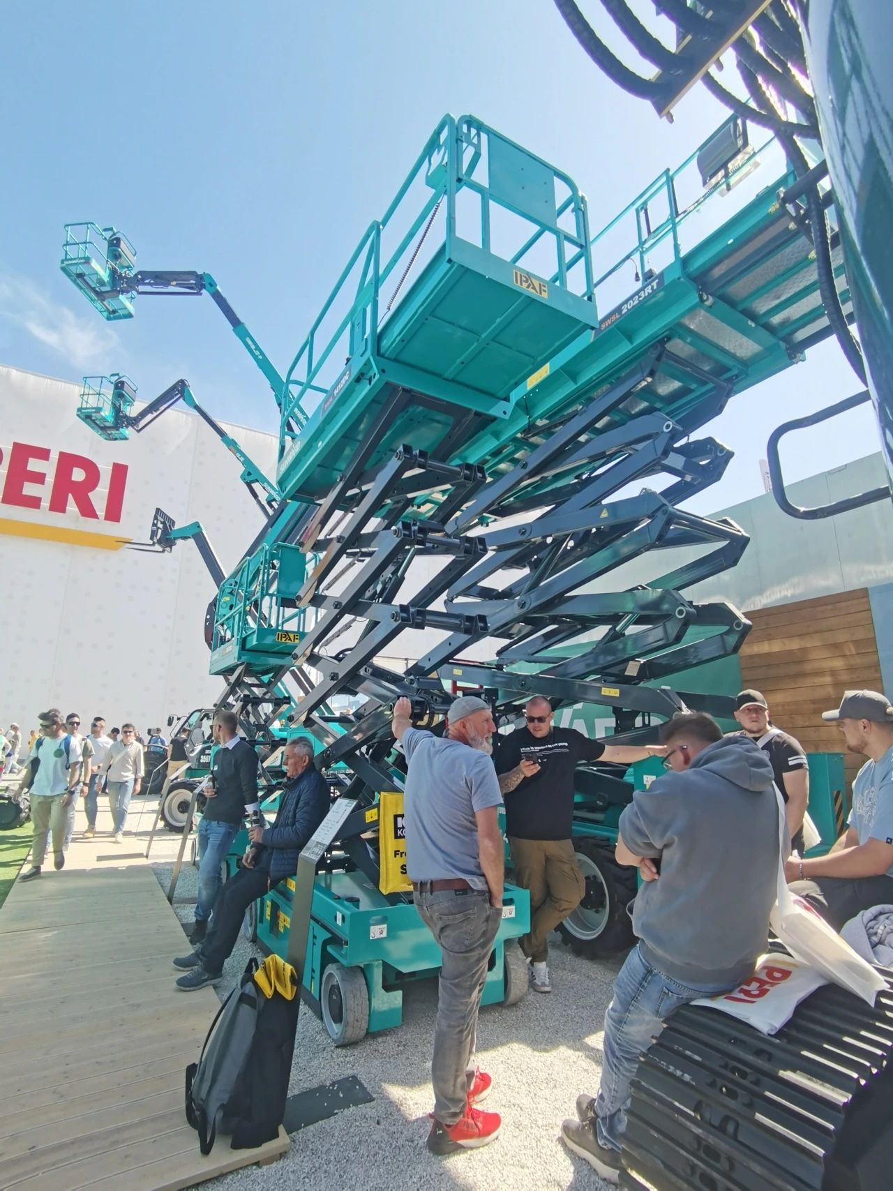 bti体育智能高空机械闪灼Bauma 2025！ 新能源技术与创新产品获全球瞩目