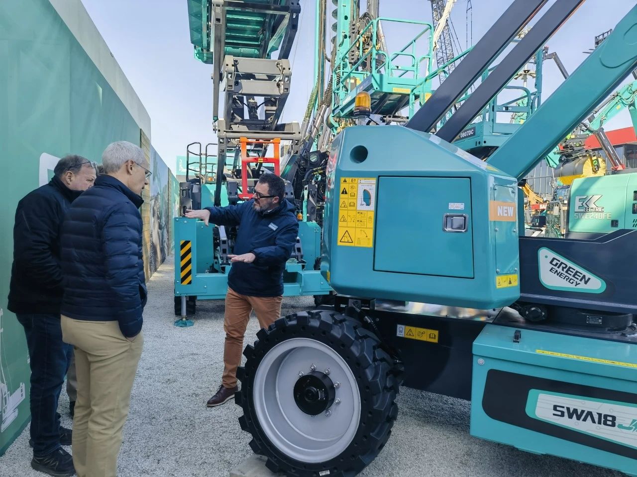 bti体育智能高空机械闪灼Bauma 2025！ 新能源技术与创新产品获全球瞩目