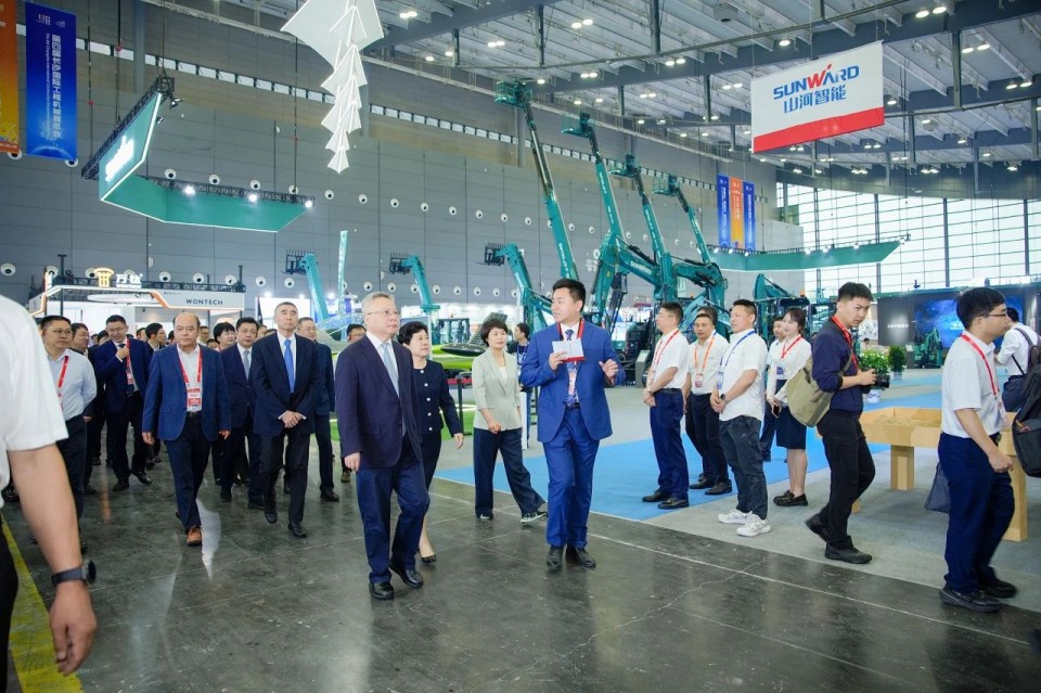 2025 CICEE | bti体育智能实力闪灼2025长沙国际工程机械展