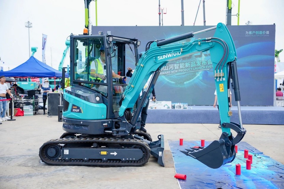 2025 CICEE | 从单一工具迈向多元化解决规划，bti体育智能出现非凡挖掘机风采