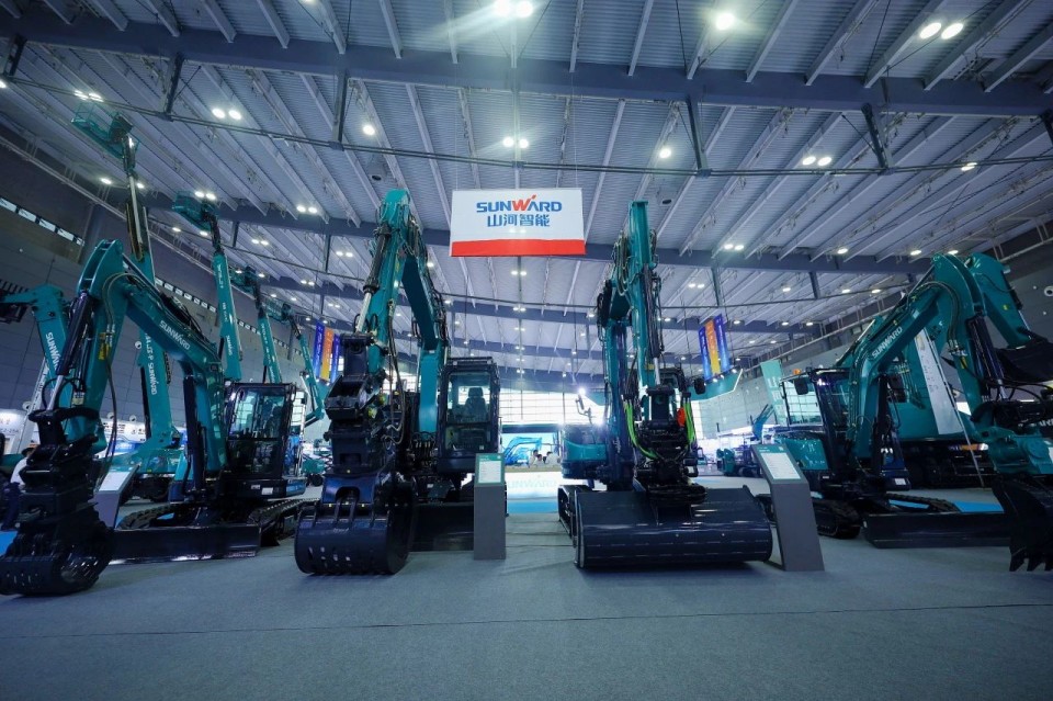 2025 CICEE | 从单一工具迈向多元化解决规划，bti体育智能出现非凡挖掘机风采