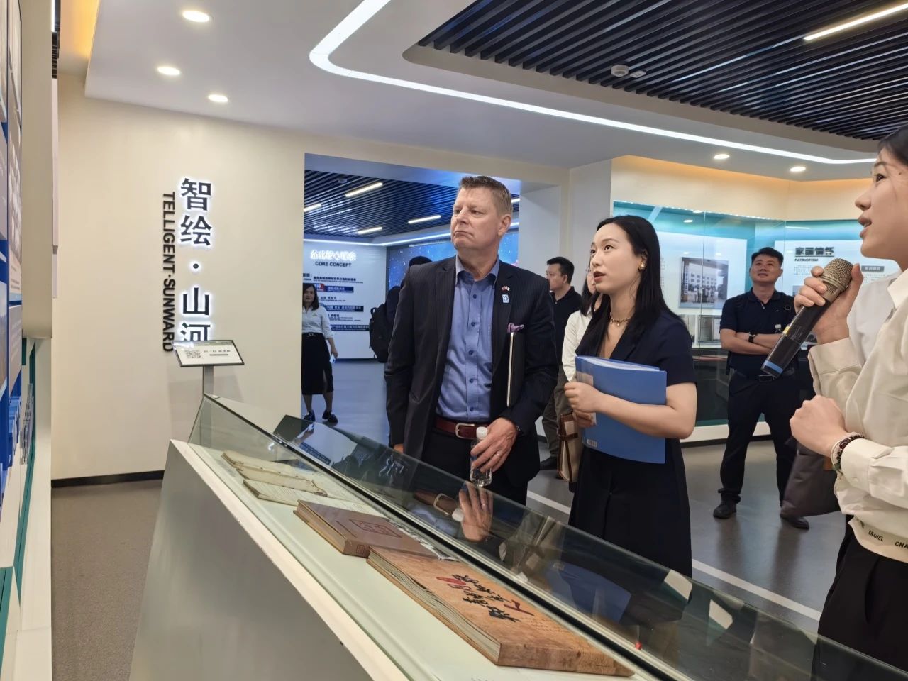 芬兰驻华大使馆商务参赞到访bti体育智能