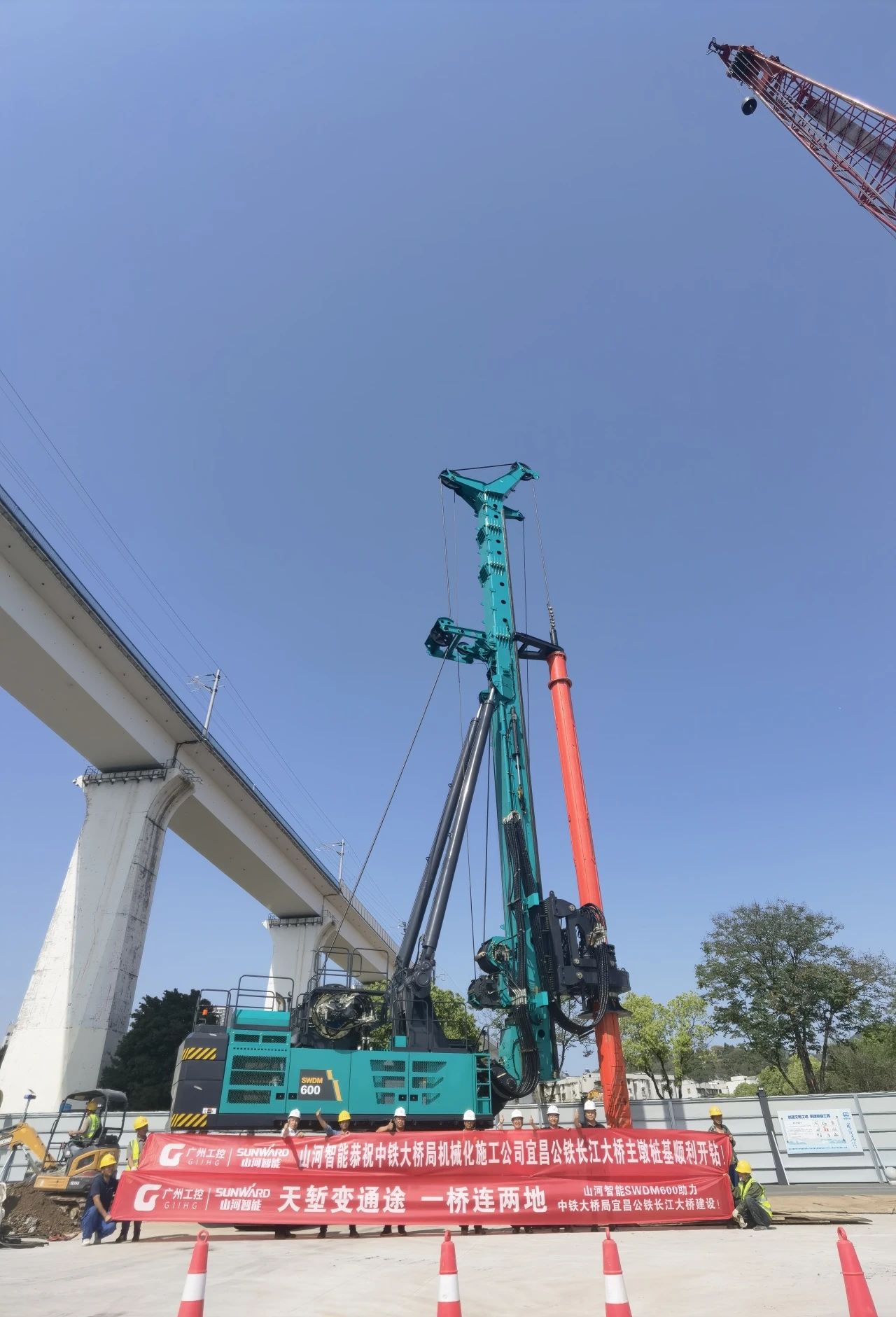 再战“世界级工程”！bti体育智能旋挖钻机助力宜昌长江公铁大桥建设