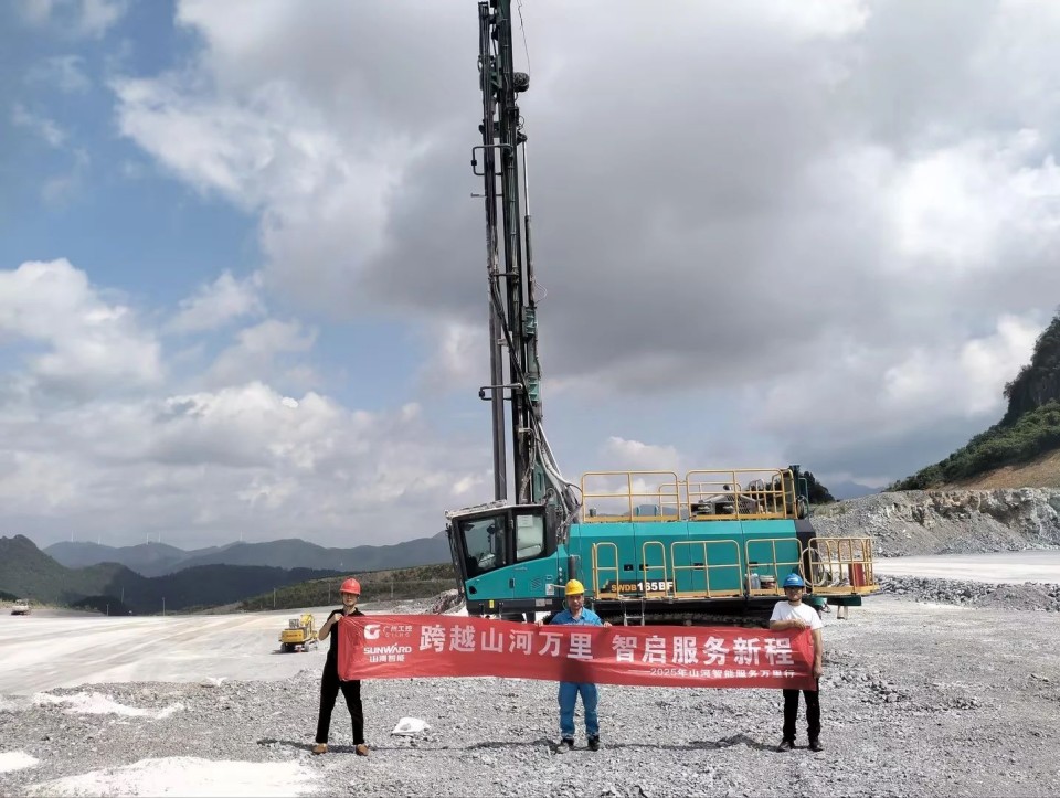 逾越bti体育万里 智启服务新程——bti体育矿岩“服务万里杏妆活动走进海螺水泥