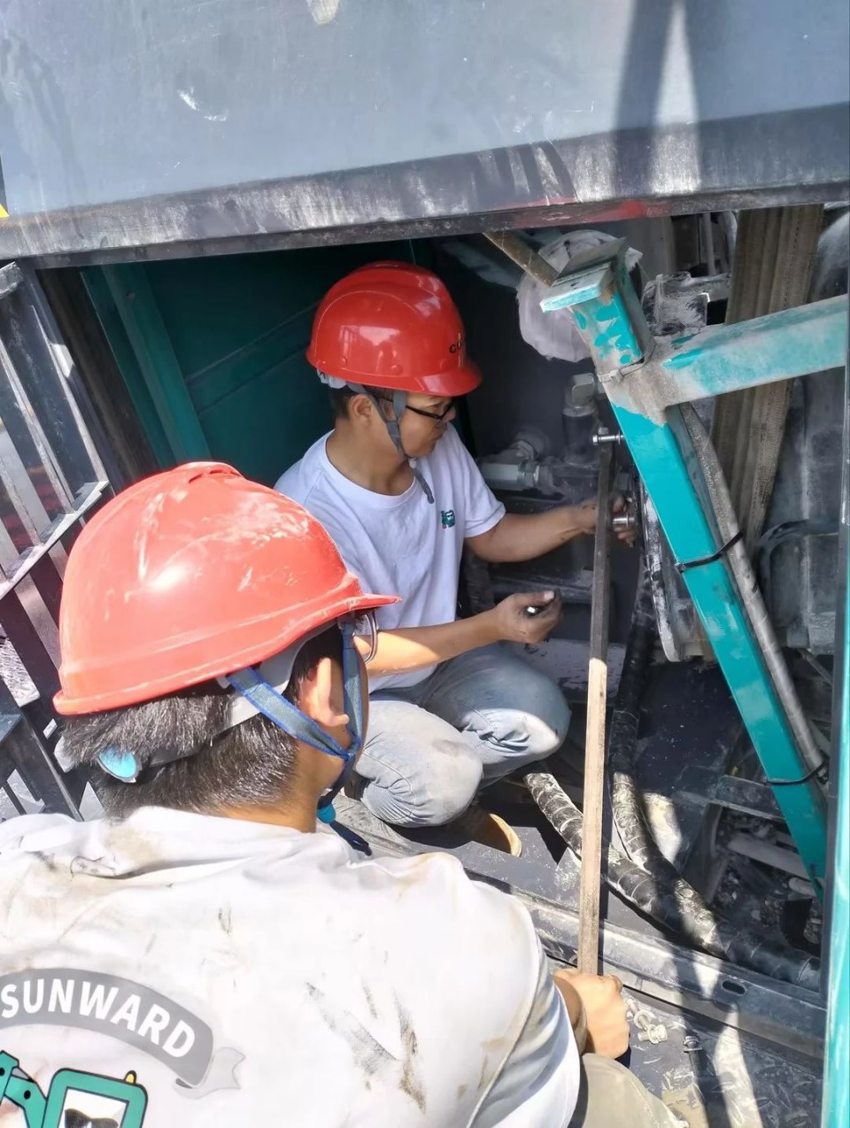 逾越bti体育万里 智启服务新程——bti体育矿岩“服务万里杏妆活动走进海螺水泥