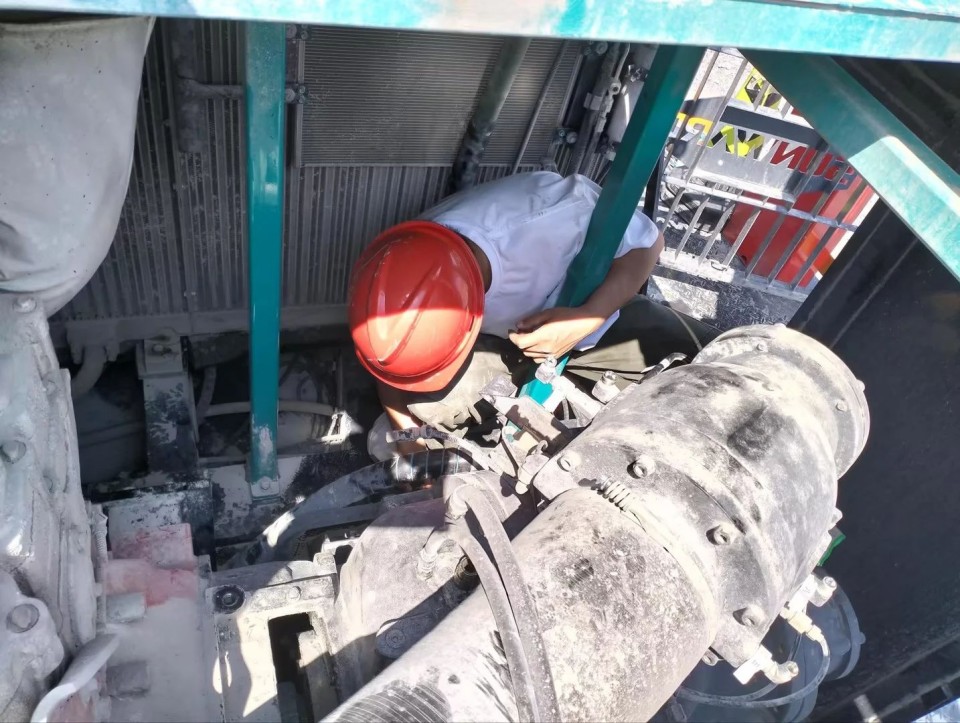 逾越bti体育万里 智启服务新程——bti体育矿岩“服务万里杏妆活动走进海螺水泥