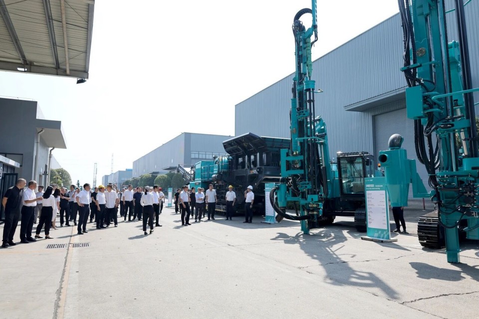 斜井开挖钻护一体化设备成功下线，实现地下工程设备沉大突破