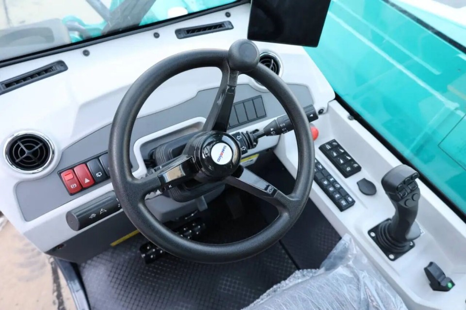 高端机型“双箭齐发”！bti体育智能两款伸缩臂叉装车成功下线