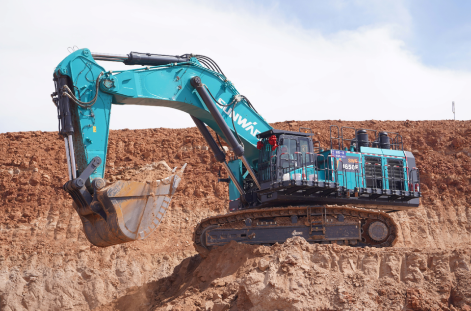 创新引领，实力见证！bti体育智能明星产品荣登“2025工程机械TOP10年度榜”