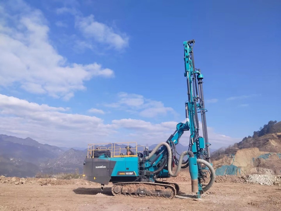 创新引领，实力见证！bti体育智能明星产品荣登“2025工程机械TOP10年度榜”