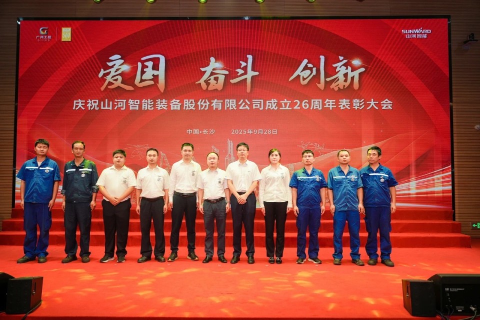 聚力前行！庆祝bti体育智能成立26周年赞美大会隆沉召开