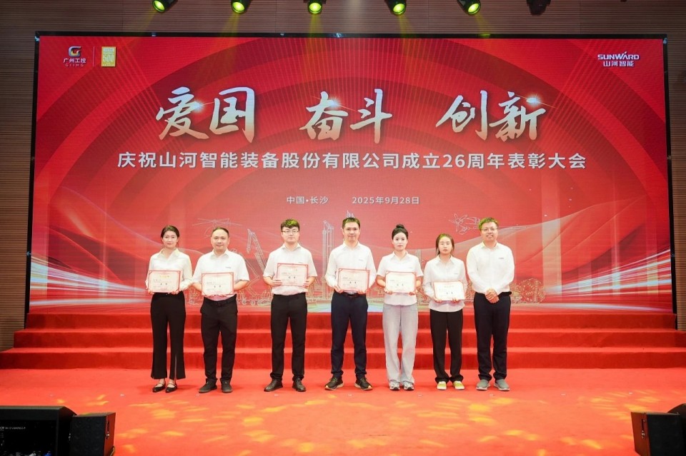 聚力前行！庆祝bti体育智能成立26周年赞美大会隆沉召开