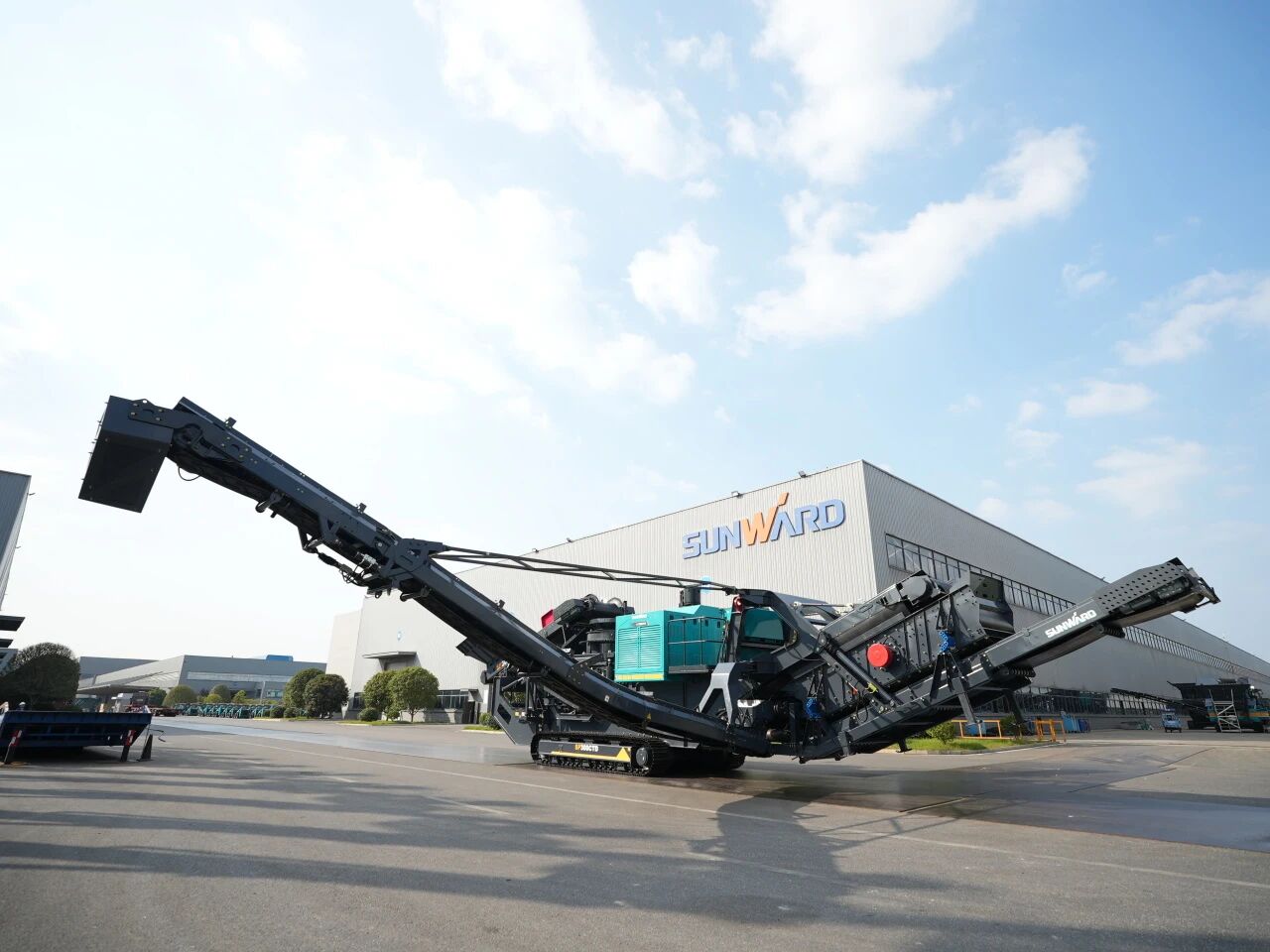 破局国际市场，无惧极寒工况！bti体育智能SP300CTD柴电两用圆锥破碎站成功下线