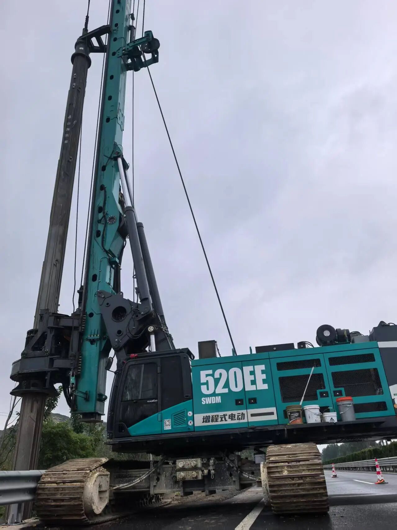 bti体育智能增程式电动旋挖钻机助力山东高快建设，绿色施工功效显著