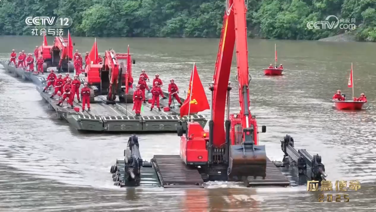 表交部讲话人向世界分享中国最新两栖挖掘机
