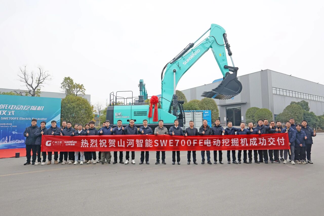 bti体育智能SWE700FE电动挖掘机成功交付，助力打造绿色智慧矿山
